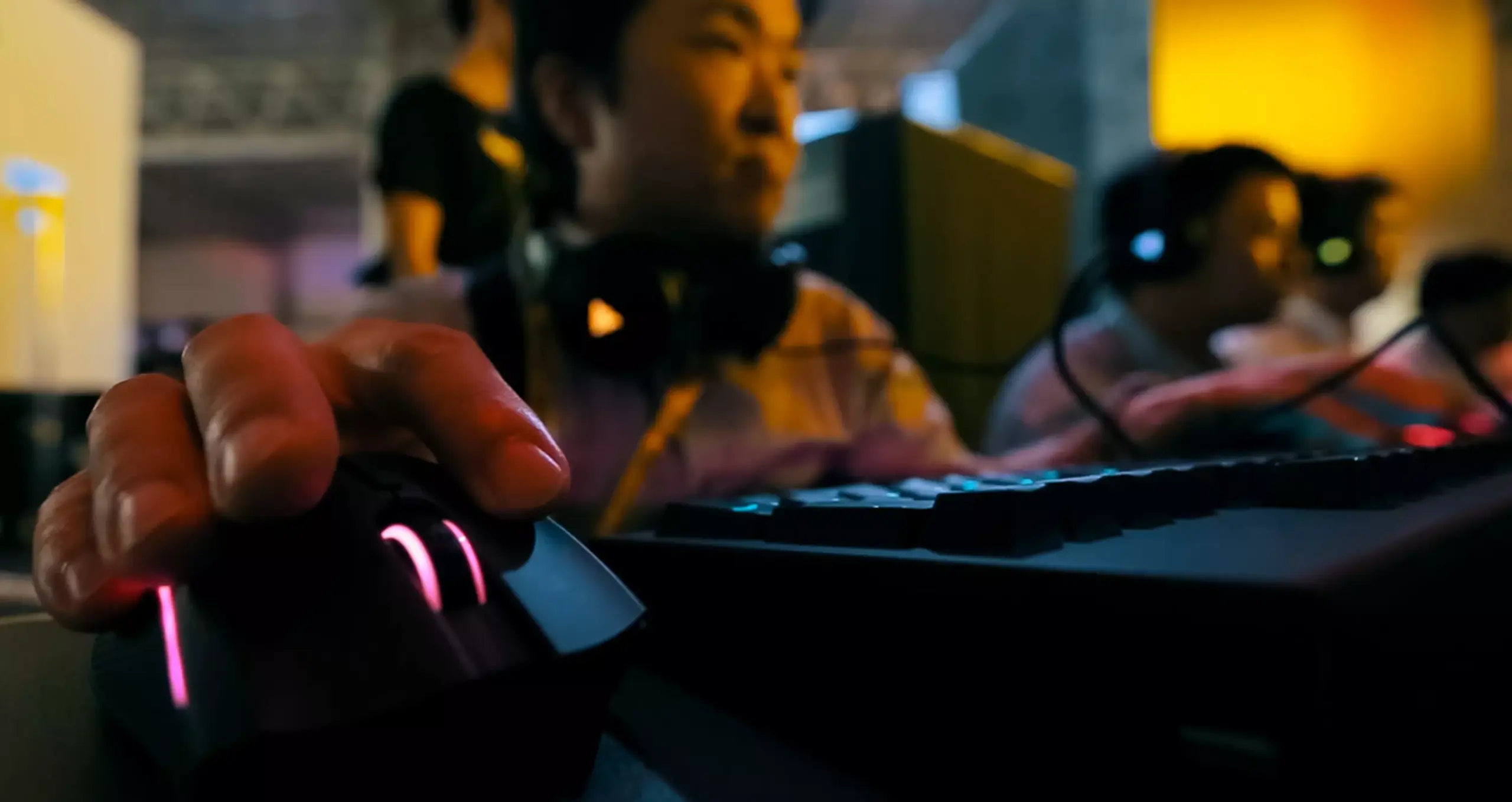 eスポーツをする人たち