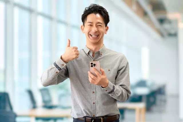 障害福祉サービス受給者証の受け取り、就労支援B型事業所Beスポーツの利用を開始する男性